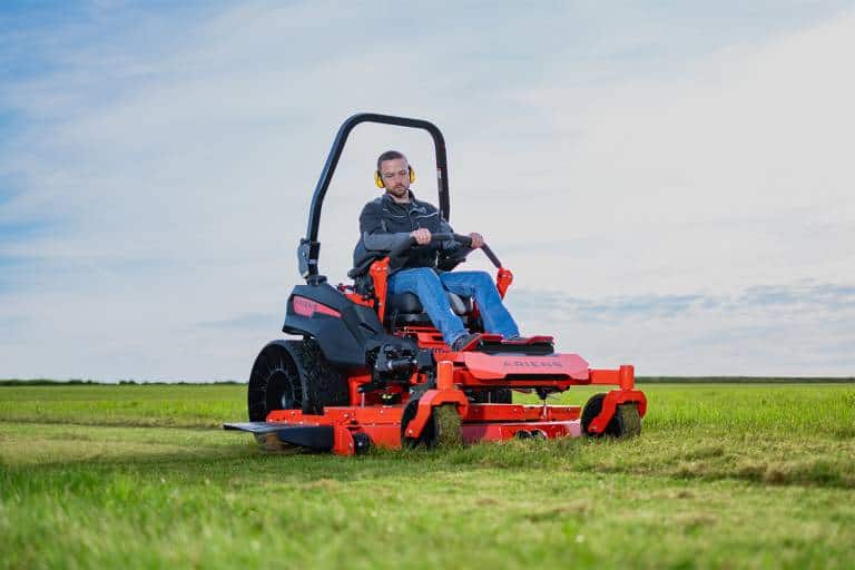 ariens-summit-pro-572-outdoor_0000_992335-Ariens-SUMMIT-PRO-572-SMHS8639-sRGB-768×512
