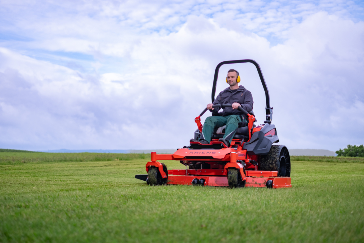 992335-Ariens-SUMMIT-PRO-572-SMHS9267-sRGB